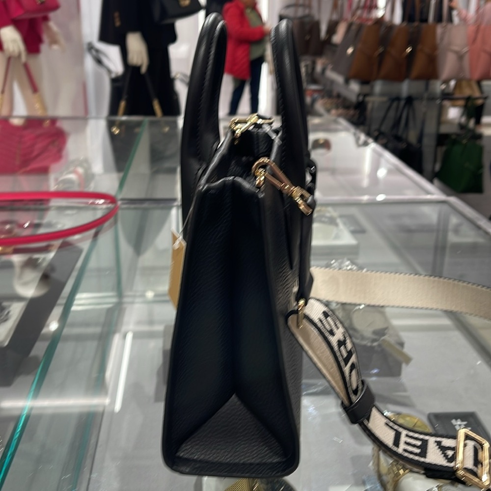 MICHAEL KORS
Mirella Small Pebble Leather Crossbody Bag
Black 
NWT - Picture 11 of 16